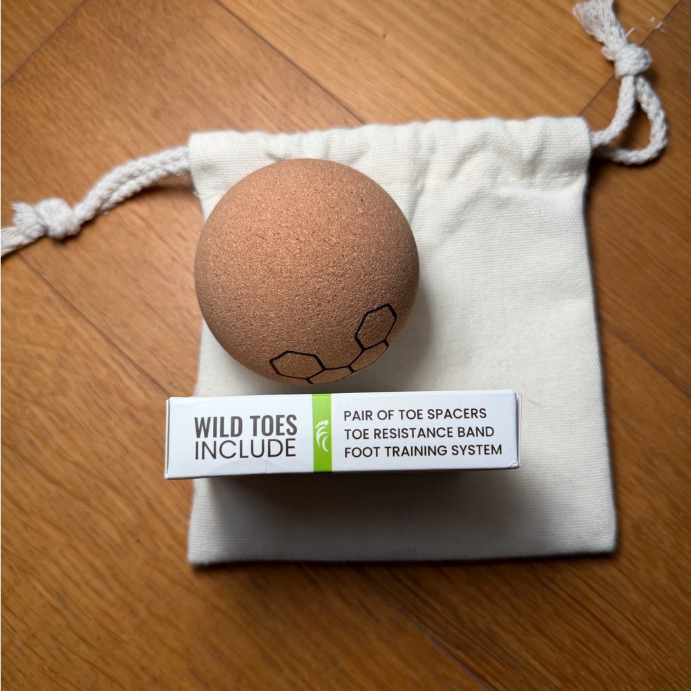 Vivo barefoot Natural Cork Massage Ball & Wild Toes Set New - Picture 5 of 11
